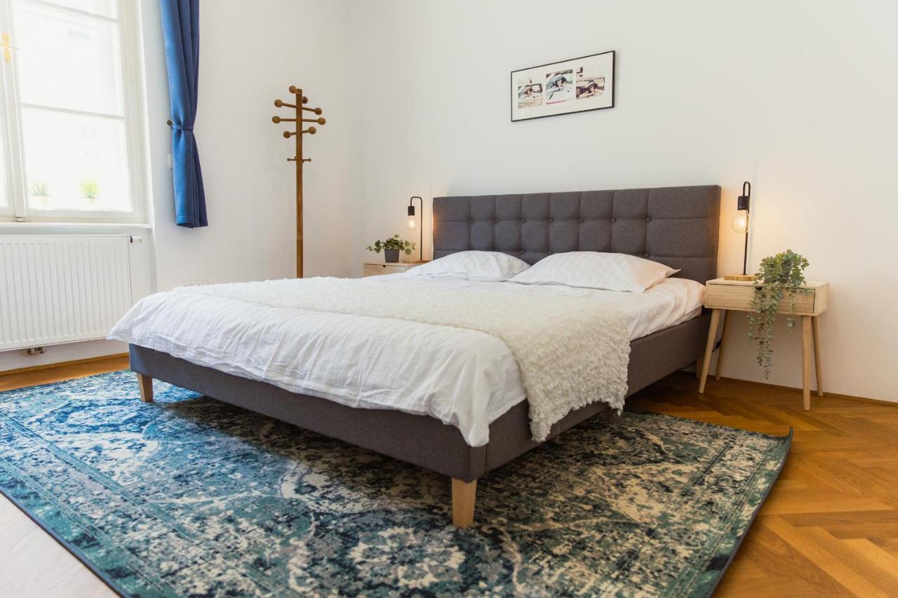 Top Location City Centre Condo In Historic Building With Free Garage Parking Laibach Exterior foto
