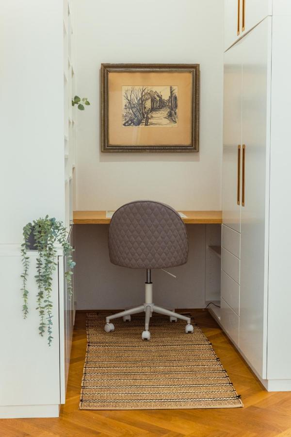 Top Location City Centre Condo In Historic Building With Free Garage Parking Laibach Exterior foto