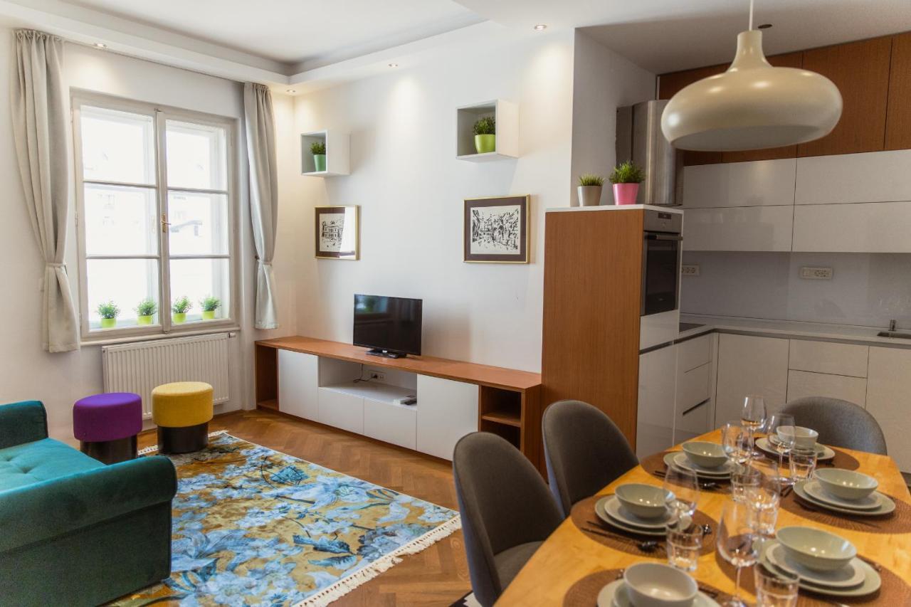 Top Location City Centre Condo In Historic Building With Free Garage Parking Laibach Exterior foto