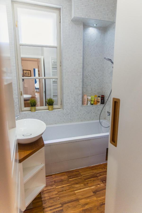 Top Location City Centre Condo In Historic Building With Free Garage Parking Laibach Exterior foto