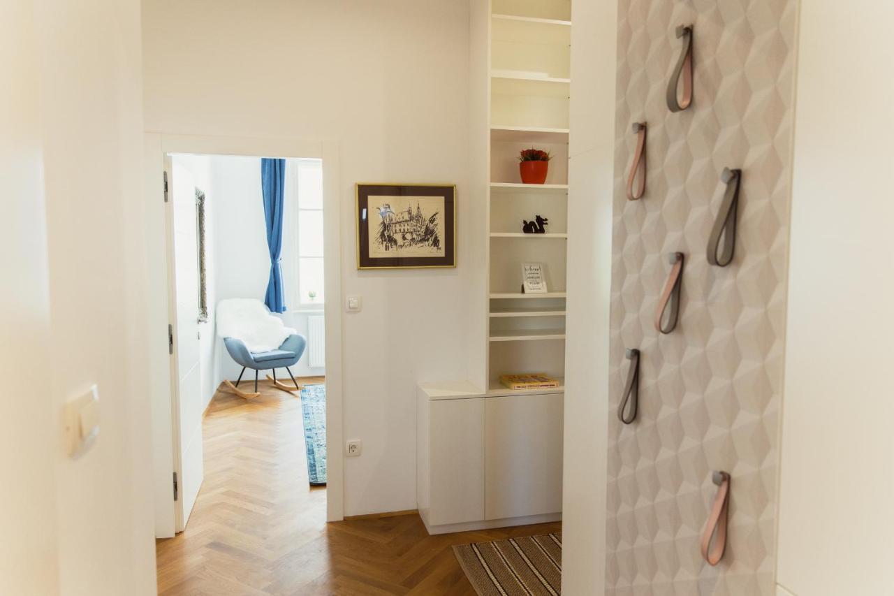 Top Location City Centre Condo In Historic Building With Free Garage Parking Laibach Exterior foto